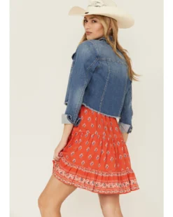 Shyanne Women's Light Denim Cropped Fray Jacket 7 Shyanne Women's Light Denim Cropped Fray Jacket -Shyanne Store 2000358722 412 P3