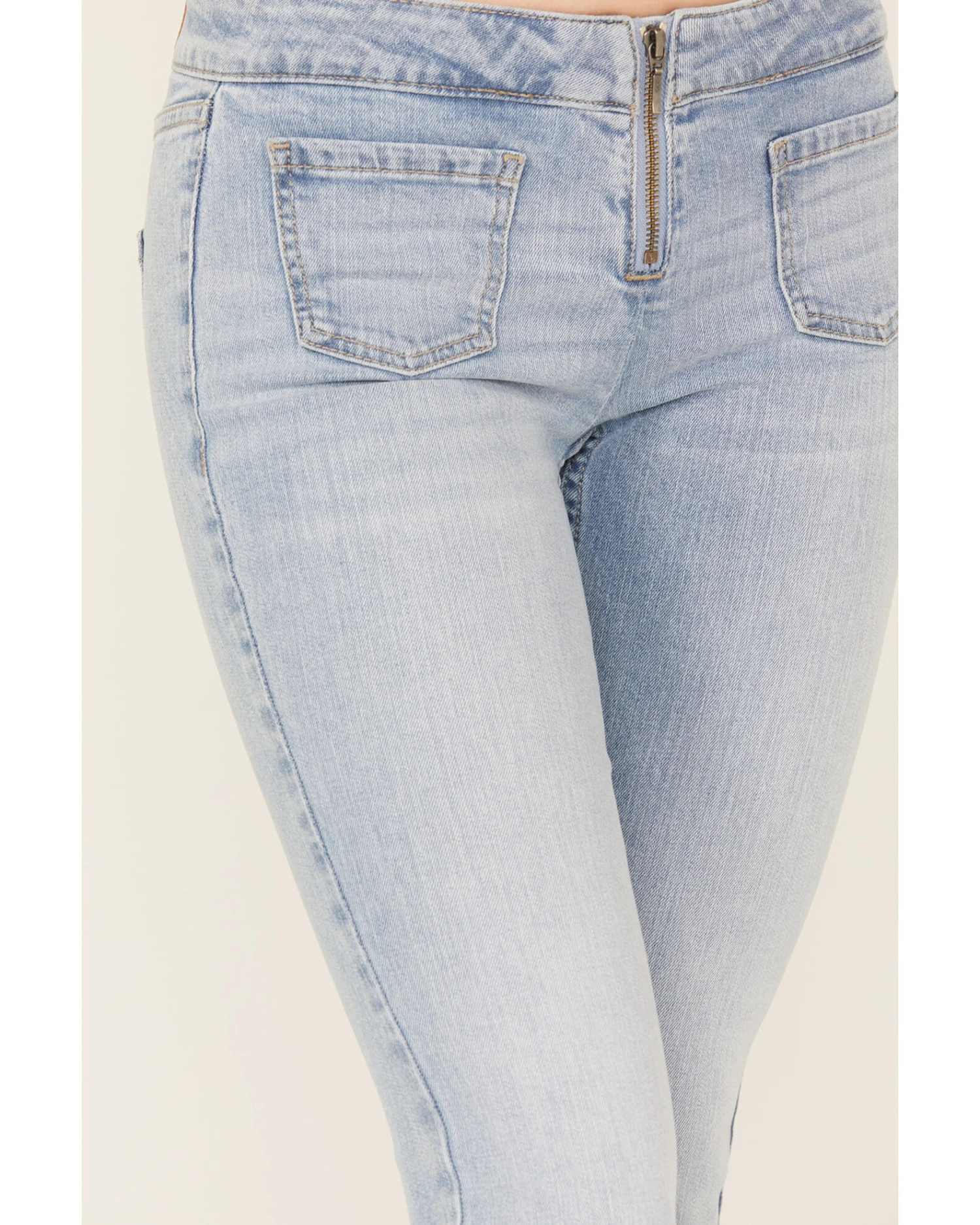 Shyanne Women's Desert Lily Light Wash Low Rise Bootcut Jeans 2 Shyanne Women's Desert Lily Light Wash Low Rise Bootcut Jeans - Image 2